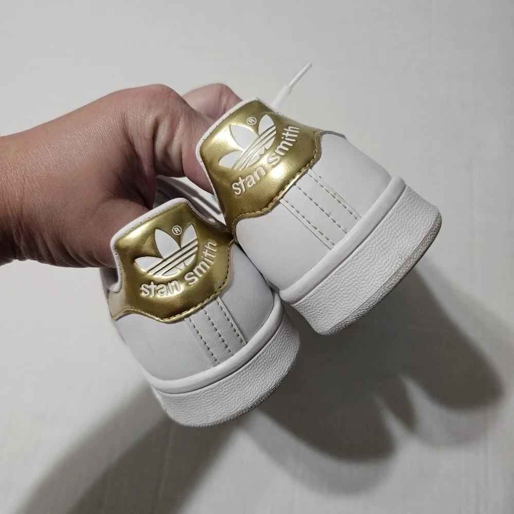 ADIDAS Originals Stan Smith Sneakers in White/Metallic Gold Size 5